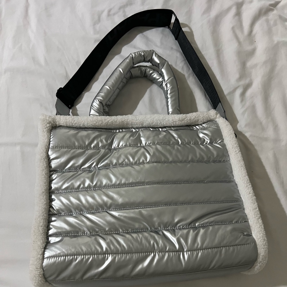 Women's White Faux Fur Trim Metallic Silver Quilted Tote - Picture 3 of 8